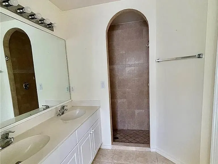 2703 SW 1st Ave — Photo 13