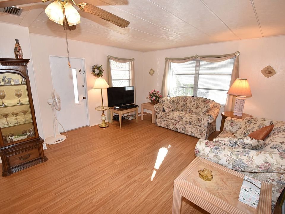 1st image of 147 Cypress Ln W