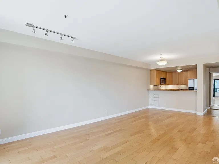 601 Van Ness Ave #406 — Photo 14