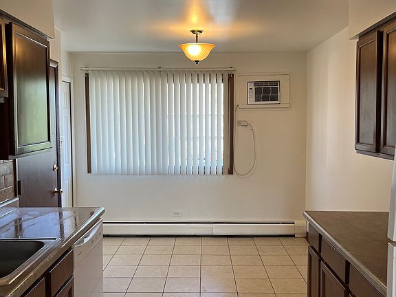 4th image of 17727 Escanaba Ave APT 2S