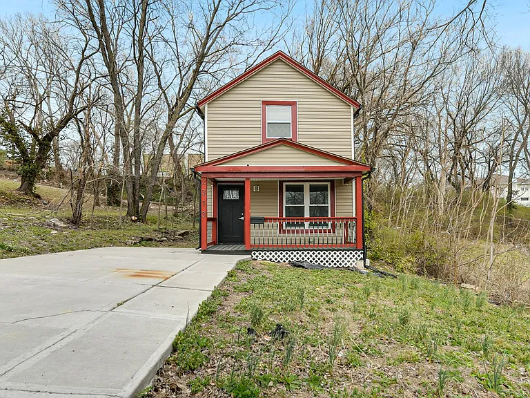 2313 Michigan Ave — Photo 2