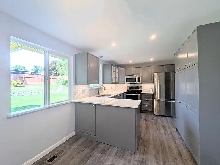 2200 S 292nd St — Photo 12