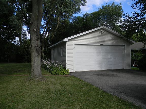 Detached 2 car garage