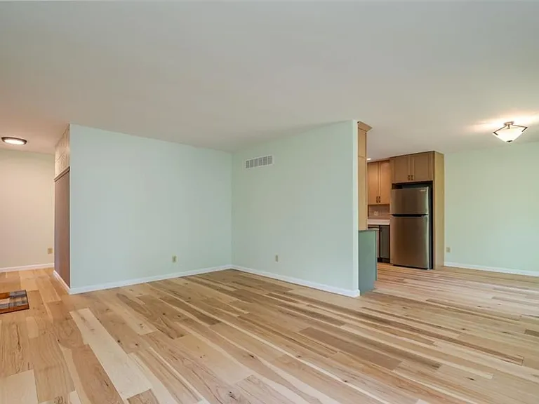 25 Madison Ave — Photo 5