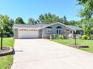 3651 W Sherwood Dr, Franklin, WI 53132