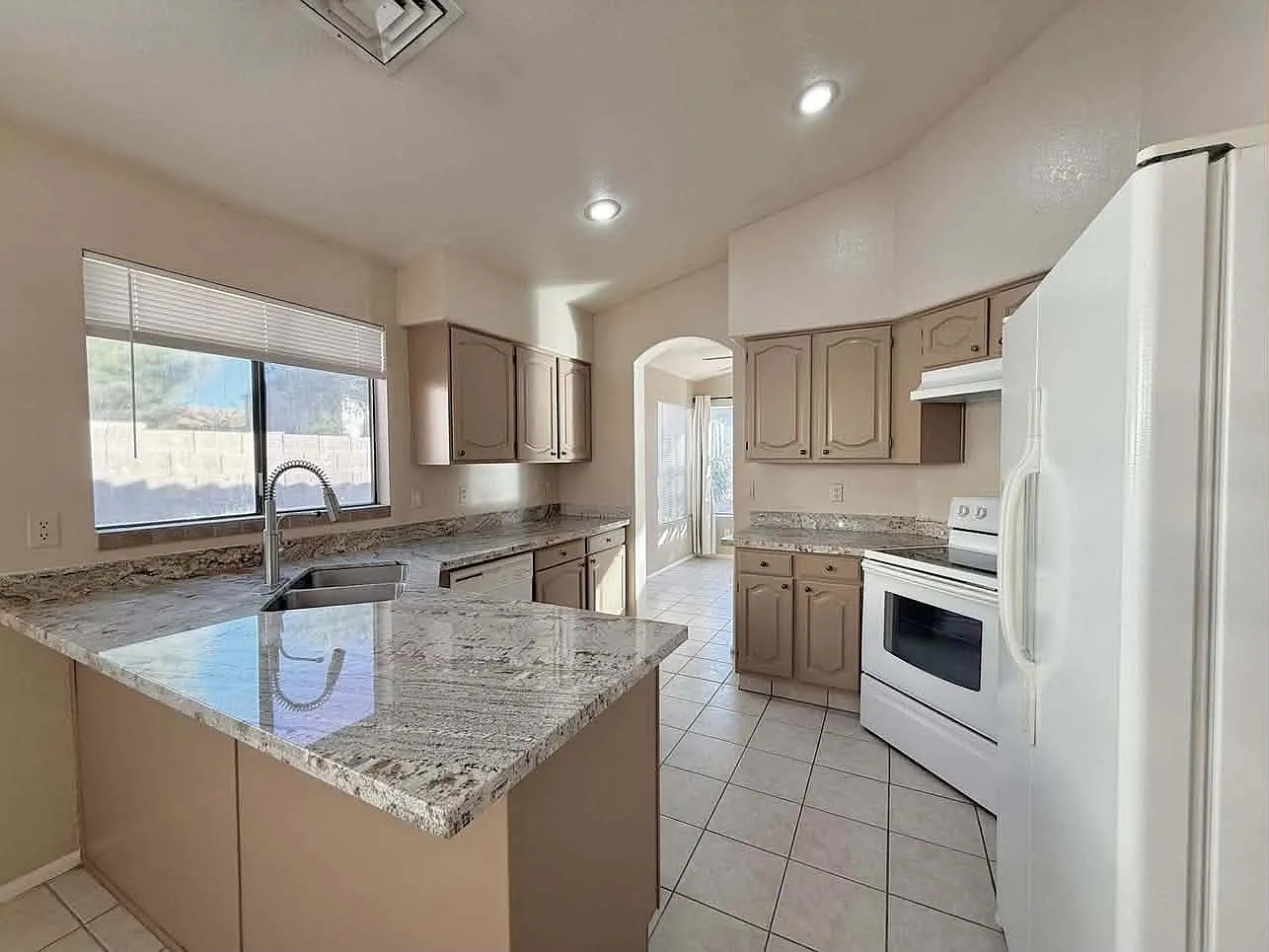 3 bed, 1834 sqft, $1,895 — Photo 3