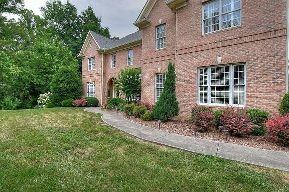 4th image of 1024 Stagshaw Ln