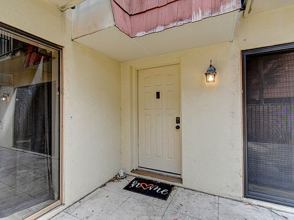 4th image of 311 Live Oak Lane
