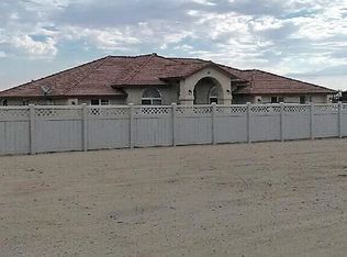 9748 Bolinas Rd, Oak Hills, CA 92344