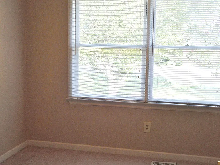 1833 Moncrief Rd — Photo 7