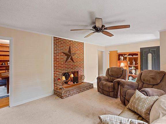 5th image of 1111 Woodland Dr