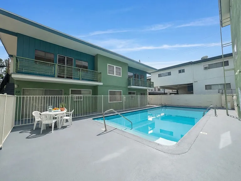 11936 Burbank Blvd — Photo 11
