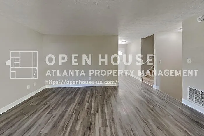 4 bed, 3.0 bath, 2492 sqft, $2,240 — Photo 3