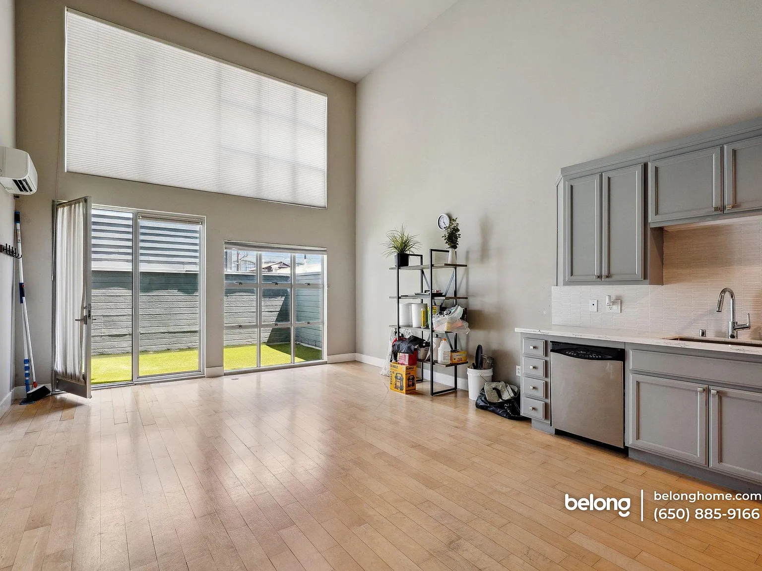 1 bed, 1.0 bath, 715 sqft, $4,095 — Photo 2