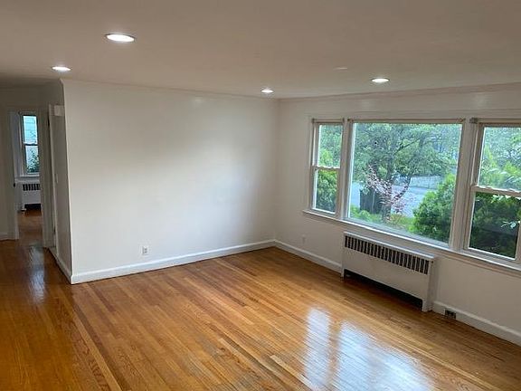 3rd image of 18 Intervale Ave