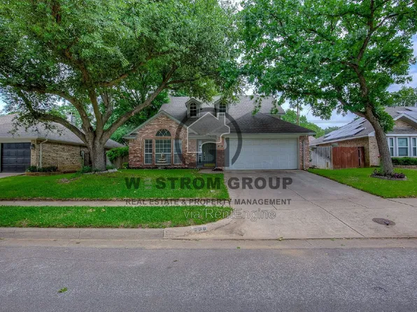 230 Brittany Dr, Euless, TX 76039