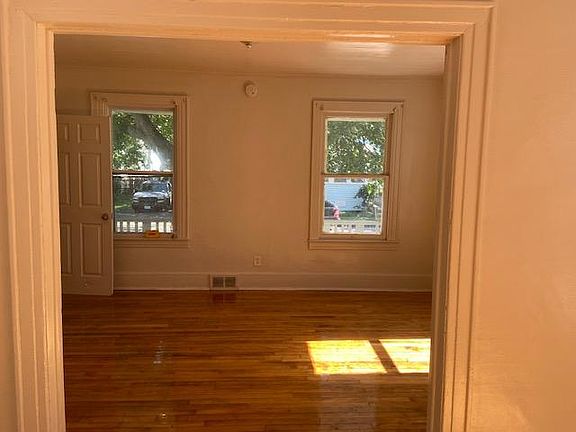 2nd image of 913-915 Springate St Floor 1