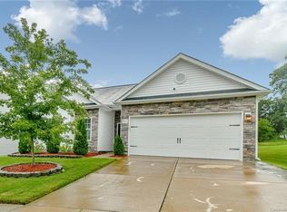 9012 Avery Meadows Dr, Charlotte, NC 28216