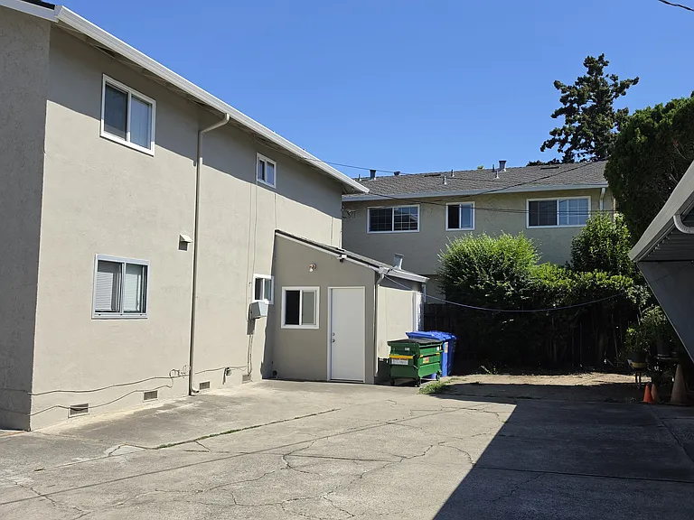 551 Northlake Dr #1 — Photo 9