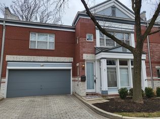 5 Manchester Ln, Elmhurst, IL 60126