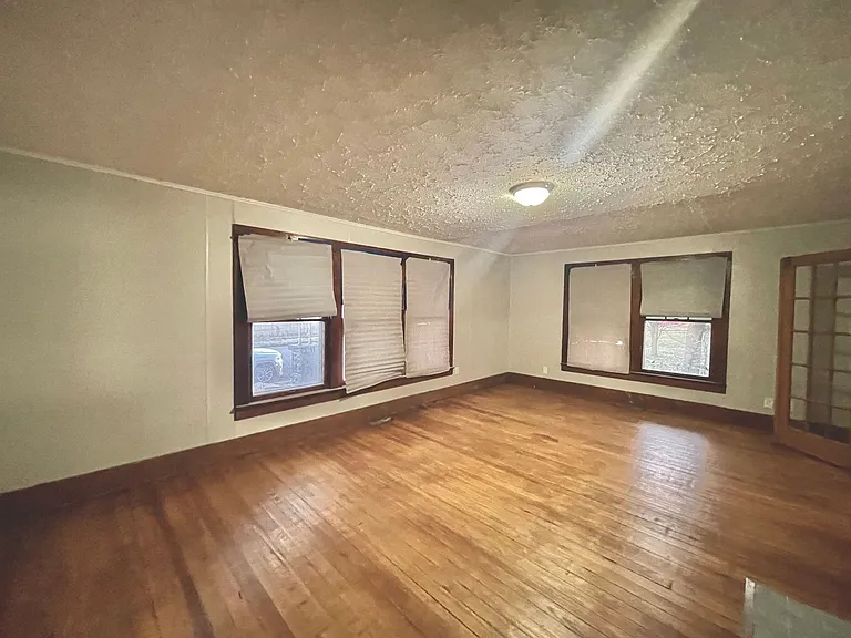 1011 Jones St — Photo 4