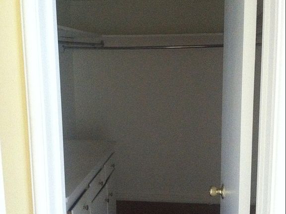 5th image of 122 S Maple Dr #B