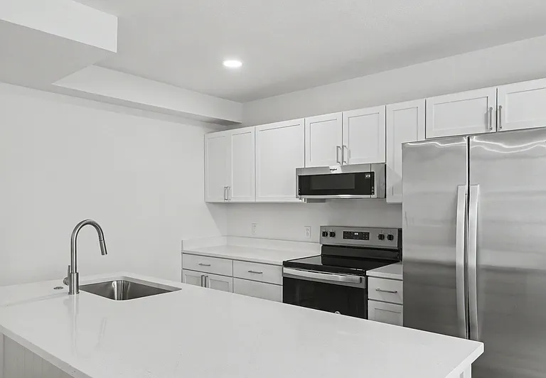 908 Indiana St #B — Photo 3