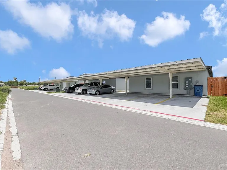 1233 Country Club Dr #1 — Photo 3