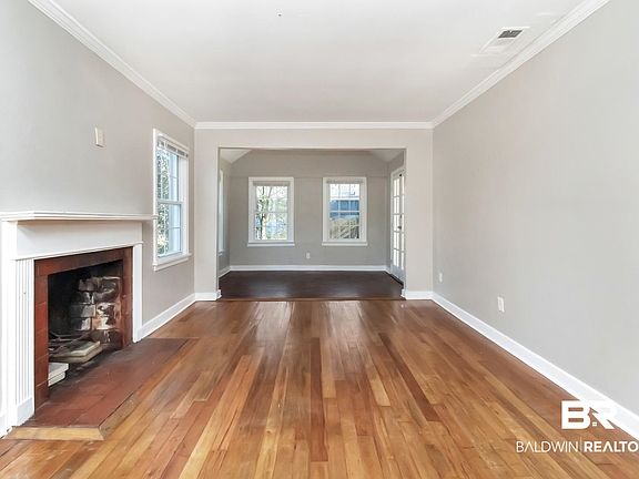 5th image of 165 E Collins St