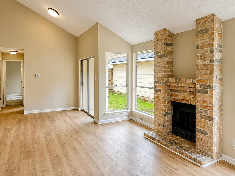 13619 Carsa Ln — Photo 2