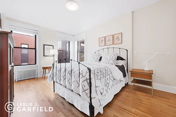 Sold by Leslie J. Garfield | media 6