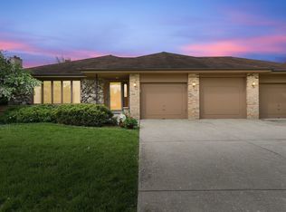 8120 Portsmouth Dr, Darien, IL