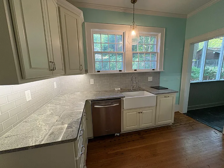 310 Hinsdale Ave — Photo 8