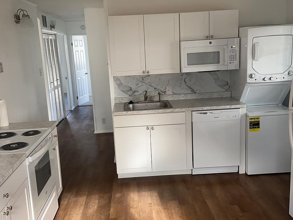 1st image of 523 Park Dr