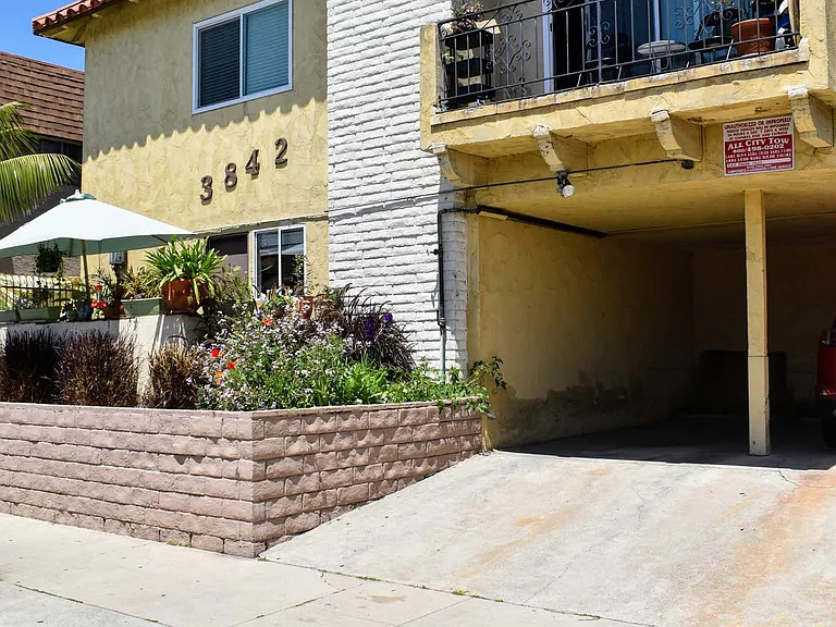 3842 Prospect Avenue Apartments — Photo 3