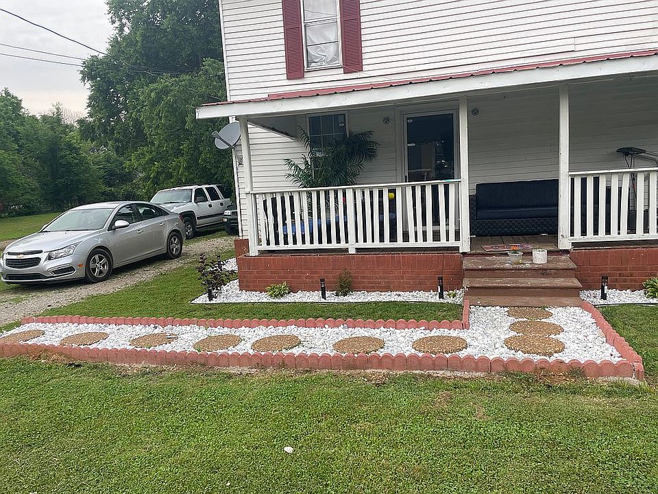 2nd image of 412 Lawrence St E