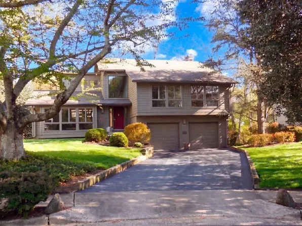 9431 Talisman Dr, Vienna, VA 22182