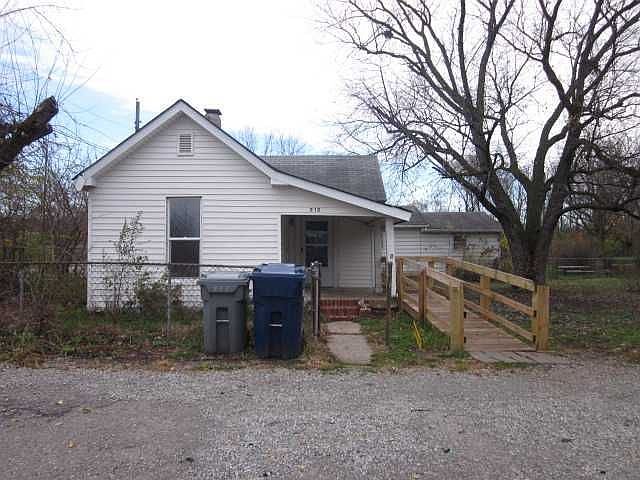 1st image of 212 Walnut St