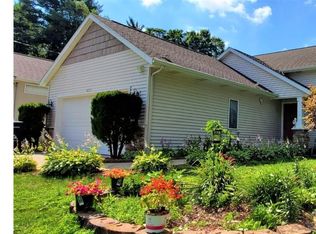 622 Montebello St SE, Kentwood, MI 49548