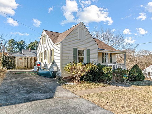 3rd image of 300 Darst Ave