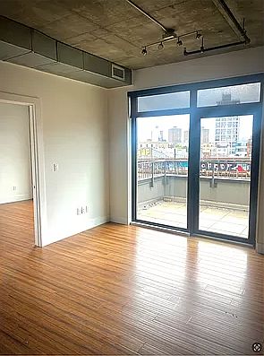 5th image of 347 Berry St #6C