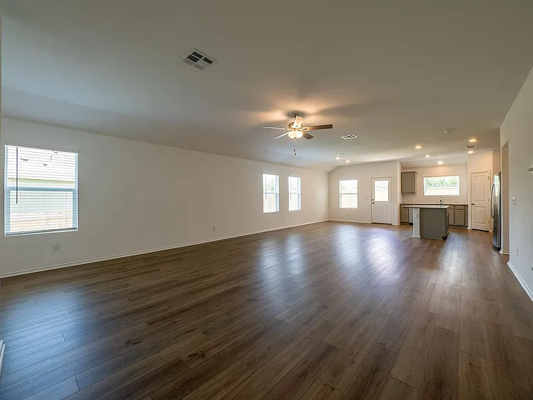 702 Silver Springs Bnd — Photo 30