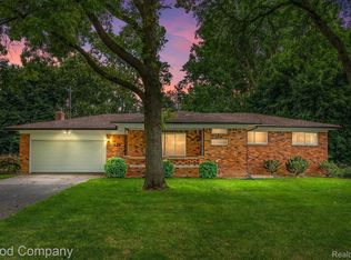 349 Nesbit Ln, Rochester Hills, MI 48309