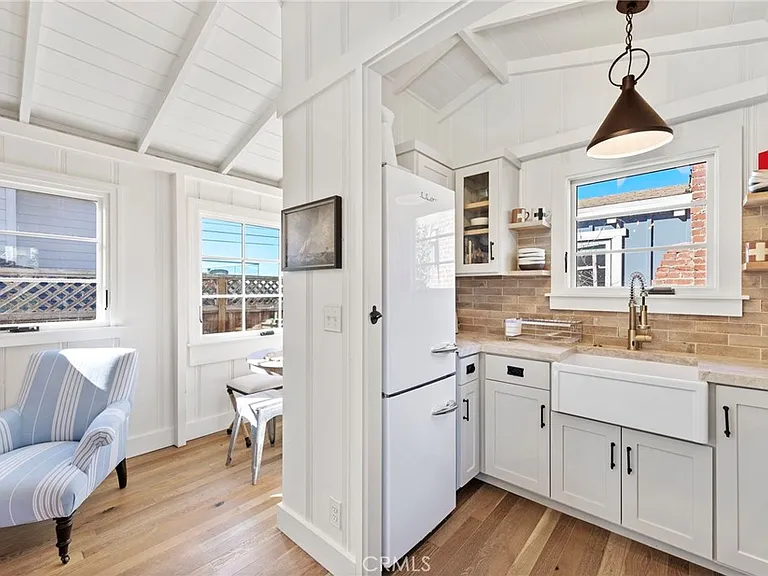 235 Cajon St — Photo 4