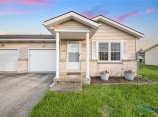 25 Augusta Dr, Bowling Green, OH 43402
