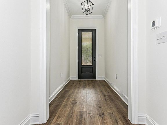 4th image of 69 Owen St