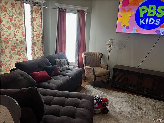5th image of 110 Clinton Pl