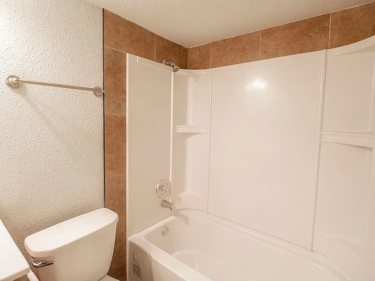 1005 W Ash St — Photo 35