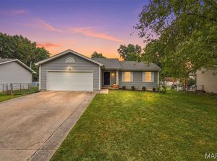 6 S Perry Cir, O Fallon, MO 63366