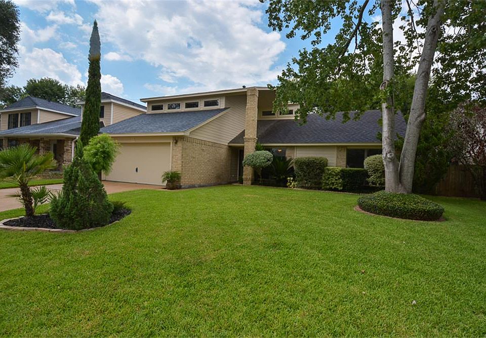 1st image of 2319 Country Place Dr